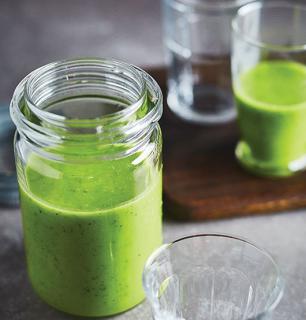 potage froid aux courgettes, aux petits pois et à la menthe