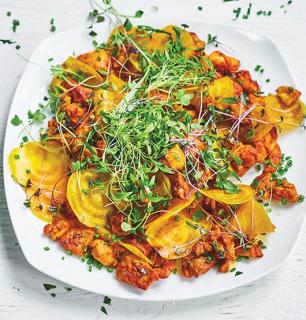 salade tiède de poulet et de betteraves jaunes 