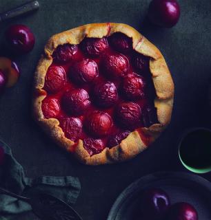 rustic plum pie 